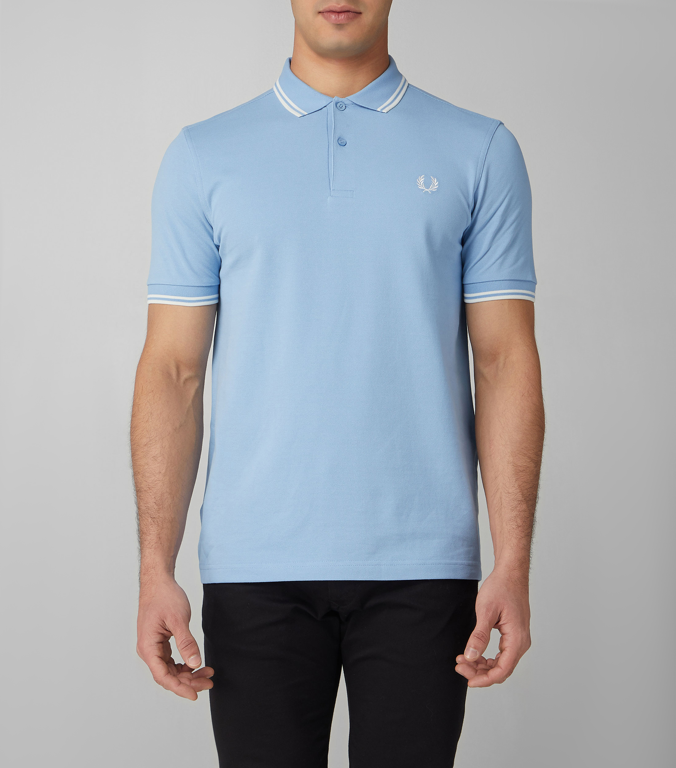 Playera tipo Polo azul claro de manga corta Hombre